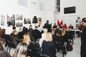 Devedesete su i dalje tu, u načinu na koji pamtimo, odlučujemo i...