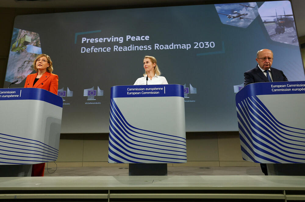 Potpredsjednica EK Hena Virkunen, evropska šefica diplomatije Kaja Kalas i komesar za odbranu i svemir Andrius Kubilijus predstavljaju “Mapu puta za odbrambenu spremnost 2030” u Briselu, 16. oktobra
