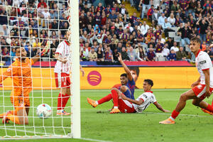 Barsa u 93. pronašla put do pobjede u katalonskom derbiju, Oblak...