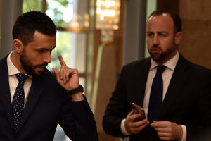 Ko ne vlada, neprijatelje vidi: Sličnosti politike današnjeg DPS-a...