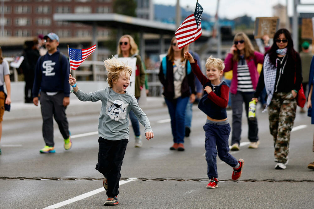 <p>Protesti su održani između ostalog u Njujorku, Čikagu, San Francisku, Los Anđelesu i Nju Orleansu, ali i u manjim mjestima u unutrašnjosti zemlje</p>