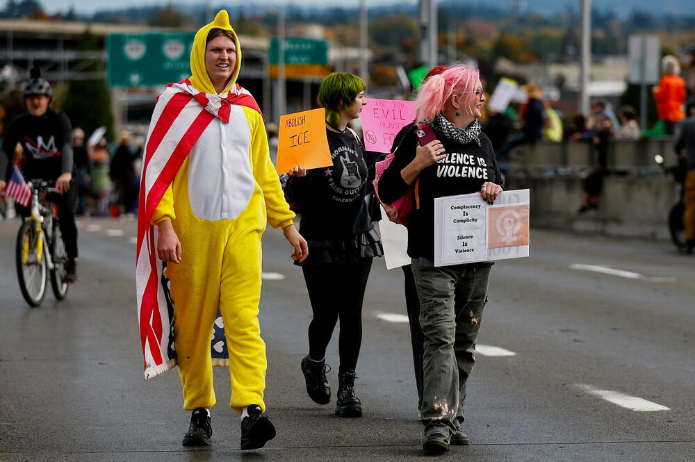 <p>Protesti su održani između ostalog u Njujorku, Čikagu, San Francisku, Los Anđelesu i Nju Orleansu, ali i u manjim mjestima u unutrašnjosti zemlje</p>