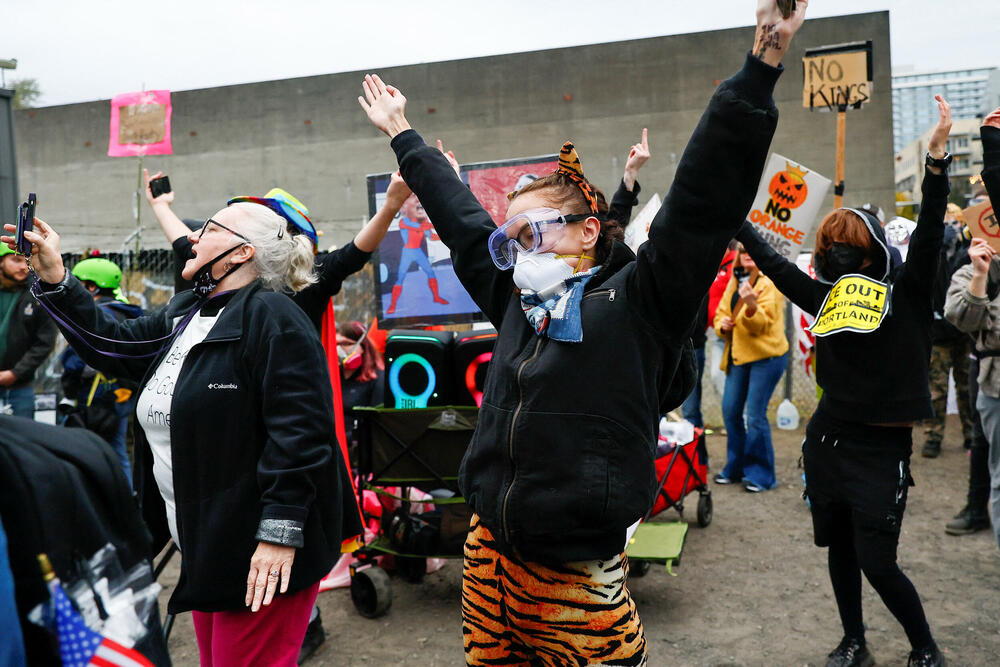 <p>Protesti su održani između ostalog u Njujorku, Čikagu, San Francisku, Los Anđelesu i Nju Orleansu, ali i u manjim mjestima u unutrašnjosti zemlje</p>