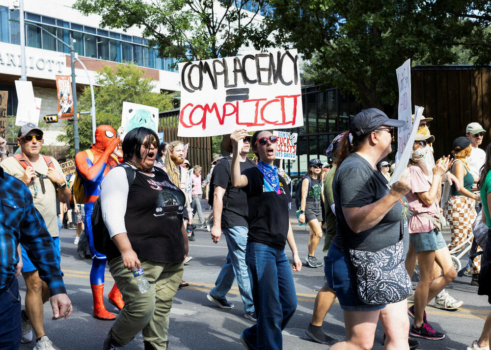 <p>Protesti su održani između ostalog u Njujorku, Čikagu, San Francisku, Los Anđelesu i Nju Orleansu, ali i u manjim mjestima u unutrašnjosti zemlje</p>