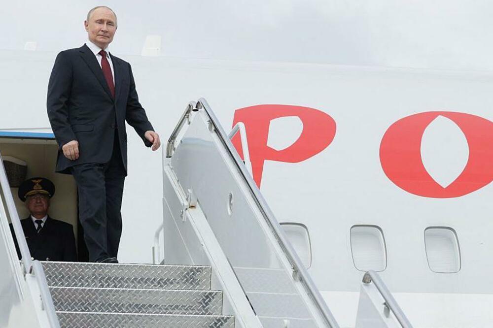 Putin je u avgustu letio na Aljasku specijalno modifikovanim avionom Il-96, Foto: GAVRIIL GRIGOROV/POOL/AFP