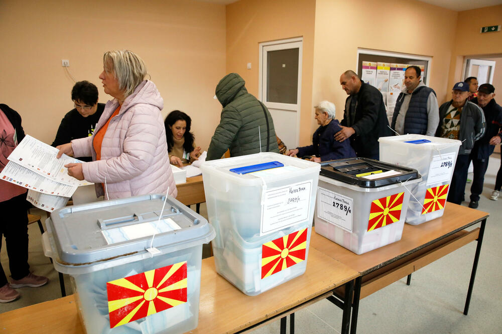Detalj sa jednog od biračkih mjesta u Skoplju, Foto: Beta/AP