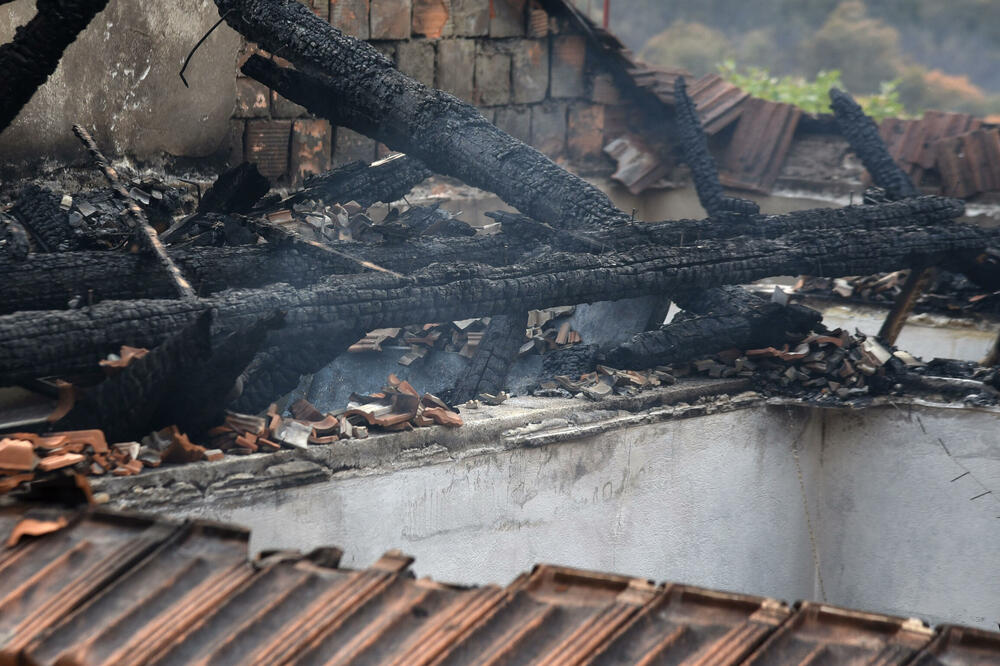Požari stizali i do objekata (ilustracija), Foto: BORIS PEJOVIC
