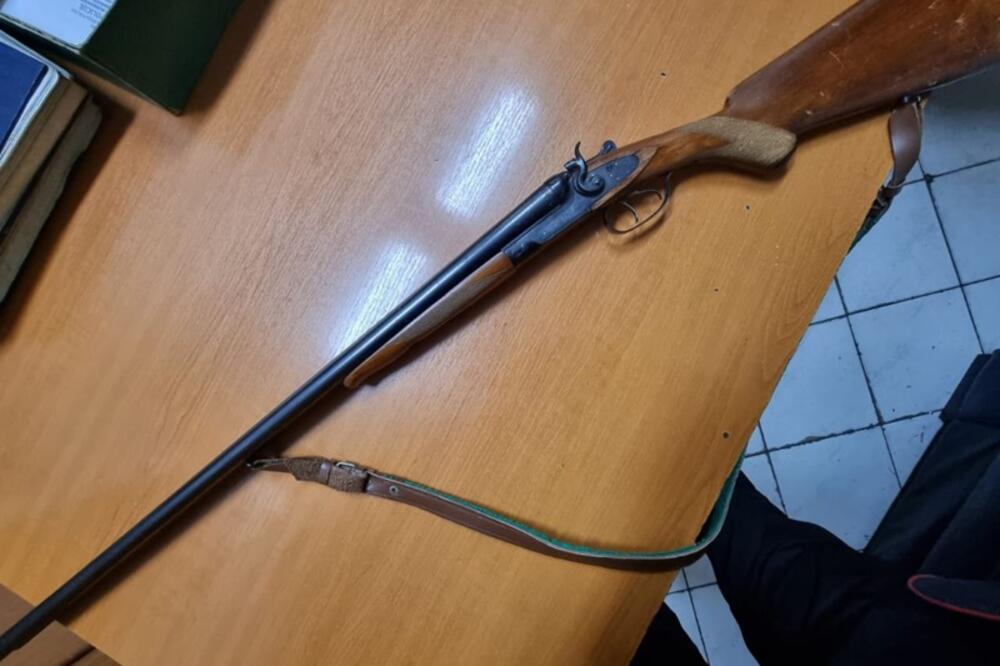 Oduzeta puška, Foto: Uprava policije