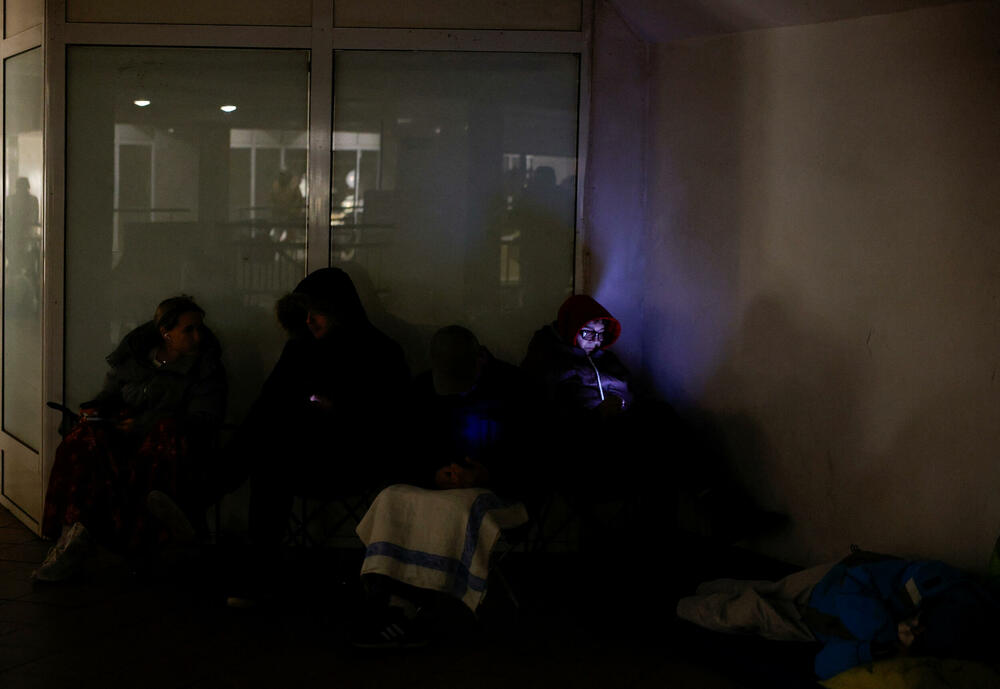 <p>Ostaci oborenog oružja bili su razbacani širom Kijeva, izazivajući požare u skoro polovini gradskih okruga, rekao je Timur Tkačenko, načelnik vojne administracije ukrajinske prijestonice, na aplikaciji Telegram</p>