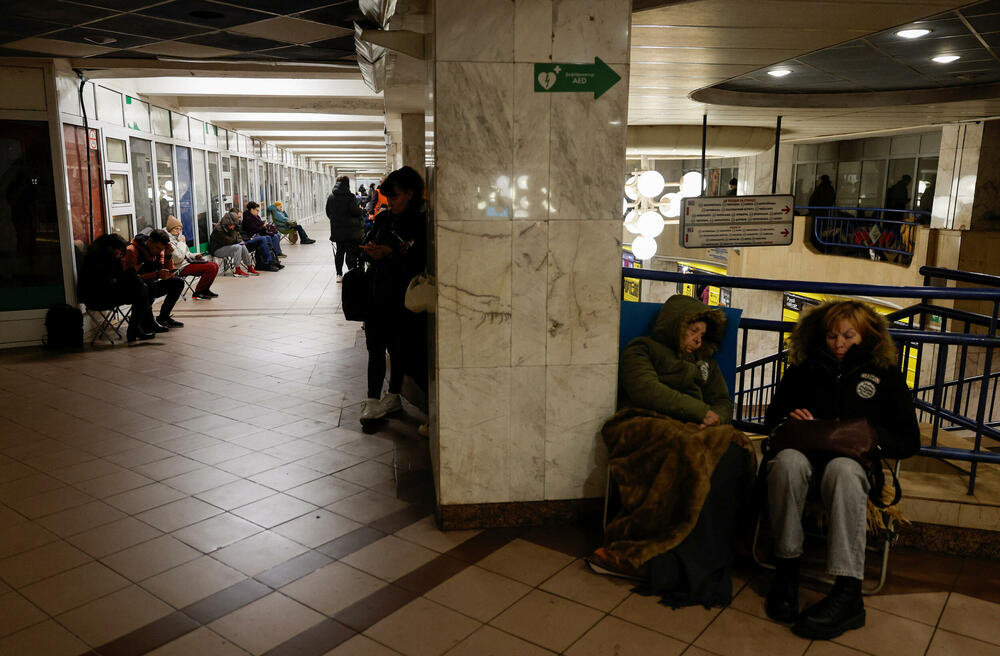 <p>Ostaci oborenog oružja bili su razbacani širom Kijeva, izazivajući požare u skoro polovini gradskih okruga, rekao je Timur Tkačenko, načelnik vojne administracije ukrajinske prijestonice, na aplikaciji Telegram</p>