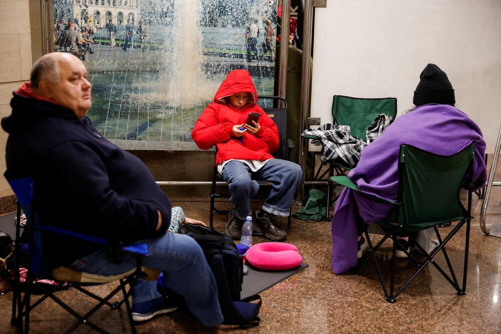 <p>Ostaci oborenog oružja bili su razbacani širom Kijeva, izazivajući požare u skoro polovini gradskih okruga, rekao je Timur Tkačenko, načelnik vojne administracije ukrajinske prijestonice, na aplikaciji Telegram</p>