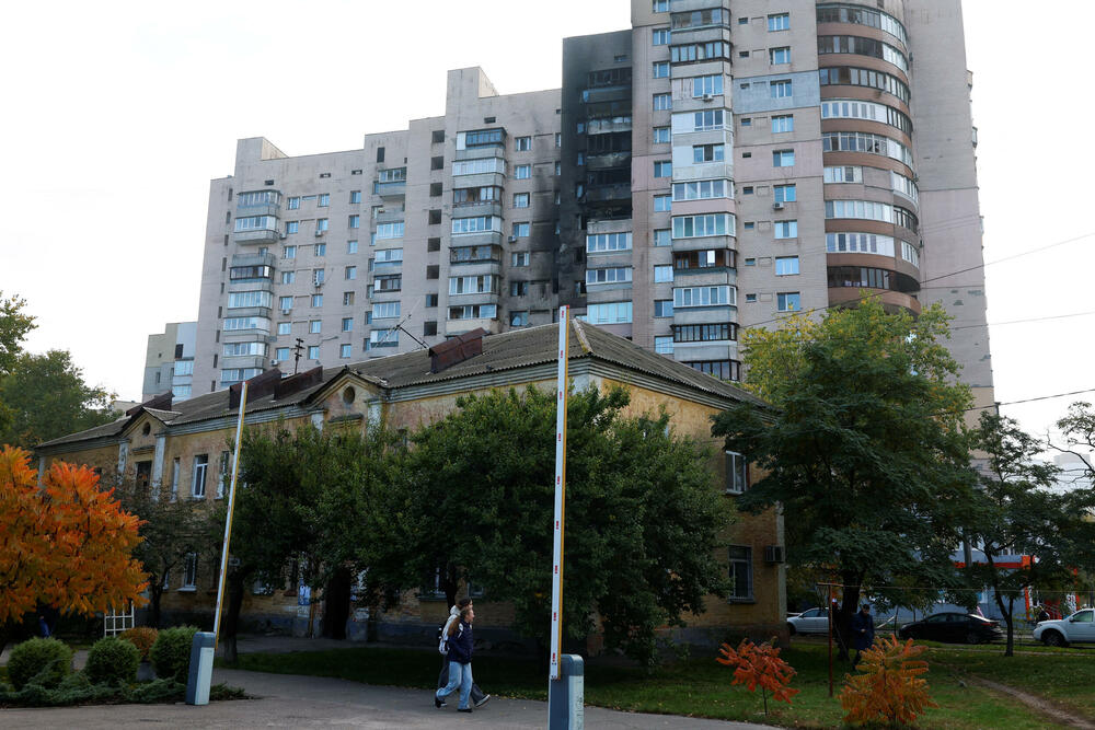 <p>Ostaci oborenog oružja bili su razbacani širom Kijeva, izazivajući požare u skoro polovini gradskih okruga, rekao je Timur Tkačenko, načelnik vojne administracije ukrajinske prijestonice, na aplikaciji Telegram</p>