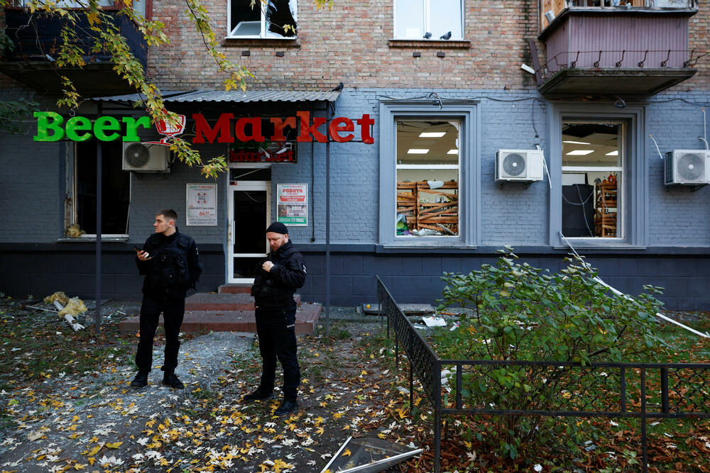 <p>Ostaci oborenog oružja bili su razbacani širom Kijeva, izazivajući požare u skoro polovini gradskih okruga, rekao je Timur Tkačenko, načelnik vojne administracije ukrajinske prijestonice, na aplikaciji Telegram</p>