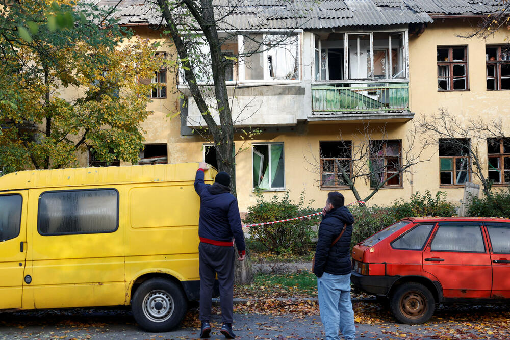<p>Ostaci oborenog oružja bili su razbacani širom Kijeva, izazivajući požare u skoro polovini gradskih okruga, rekao je Timur Tkačenko, načelnik vojne administracije ukrajinske prijestonice, na aplikaciji Telegram</p>