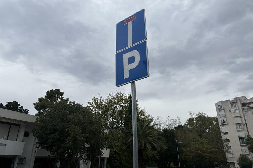 Postavljena vertikalna signalizacija, Foto: Marija Pešić