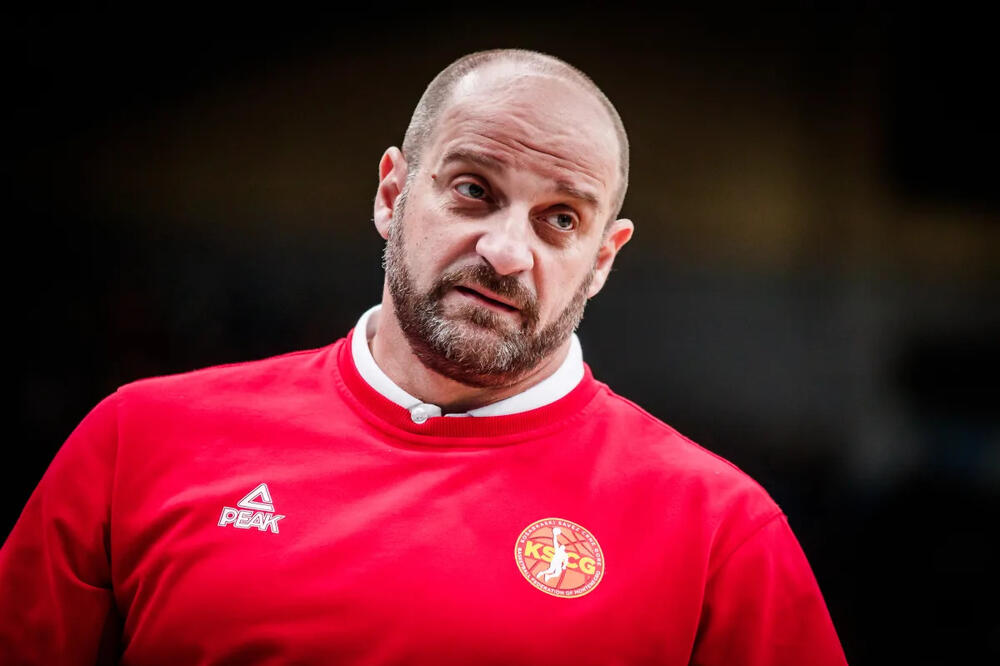 Zvezdan Mitrović tokom prvog mandata na klupi Crne Gore, Foto: FIBA