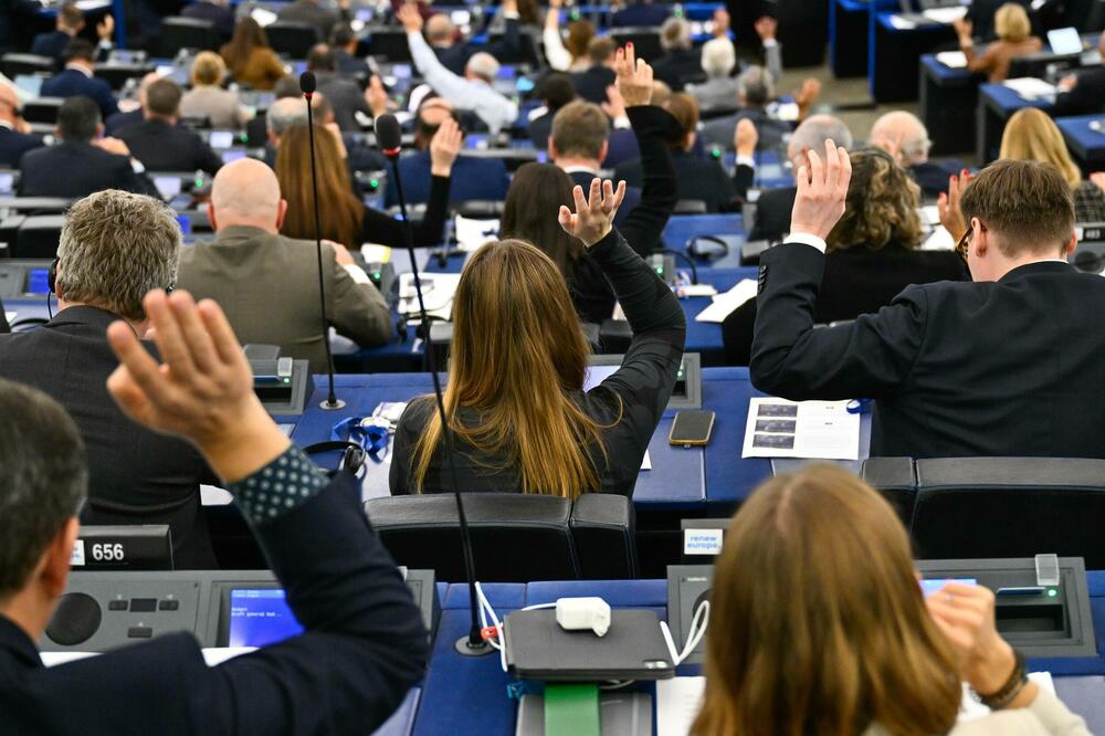 Rezolucija je usvojena sa 457 glasova “za” i 103 “protiv”