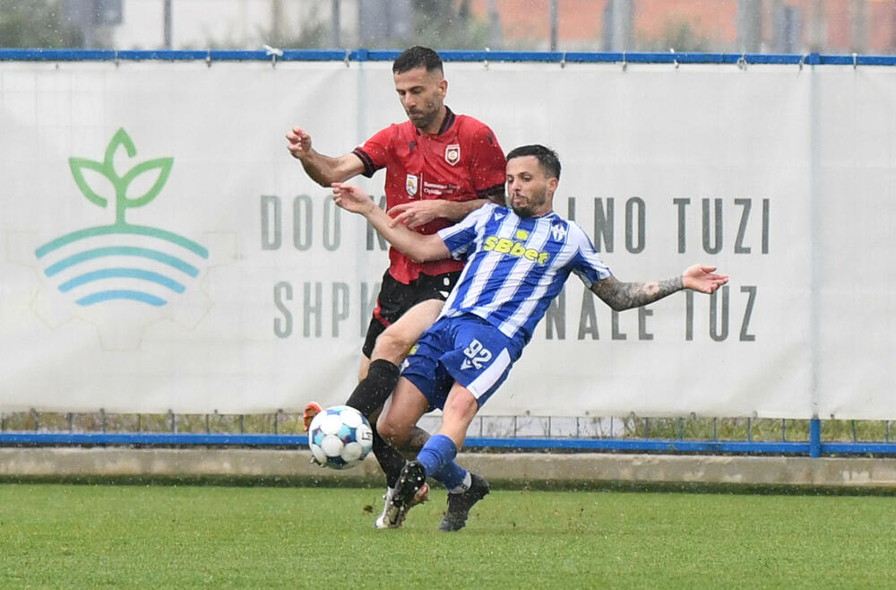 <p>Interesantan meč viđen je u Tuzima, sa pet golova, što nije baš karakteristično u meču u kojem se sastaju dva favorita takmičenja, a nemaju pravo na popravni</p>