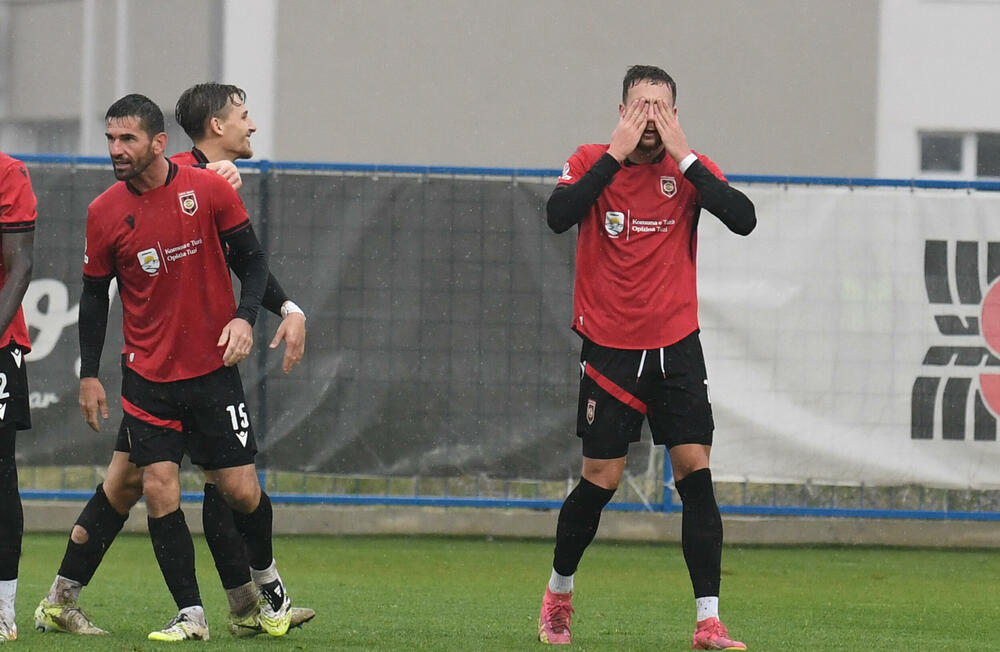 <p>Interesantan meč viđen je u Tuzima, sa pet golova, što nije baš karakteristično u meču u kojem se sastaju dva favorita takmičenja, a nemaju pravo na popravni</p>