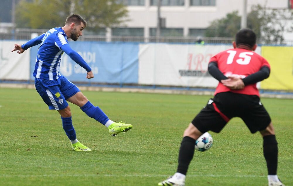 <p>Interesantan meč viđen je u Tuzima, sa pet golova, što nije baš karakteristično u meču u kojem se sastaju dva favorita takmičenja, a nemaju pravo na popravni</p>