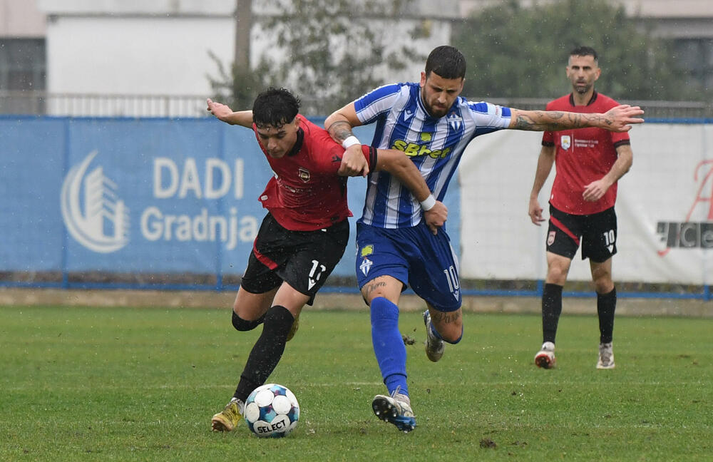 <p>Interesantan meč viđen je u Tuzima, sa pet golova, što nije baš karakteristično u meču u kojem se sastaju dva favorita takmičenja, a nemaju pravo na popravni</p>