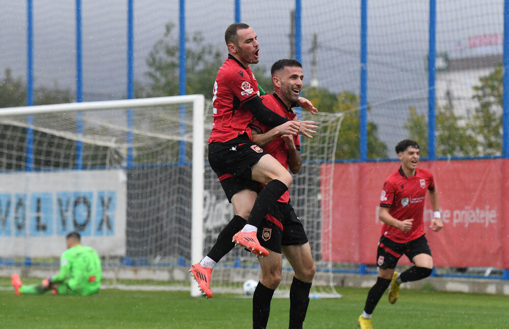 <p>Interesantan meč viđen je u Tuzima, sa pet golova, što nije baš karakteristično u meču u kojem se sastaju dva favorita takmičenja, a nemaju pravo na popravni</p>