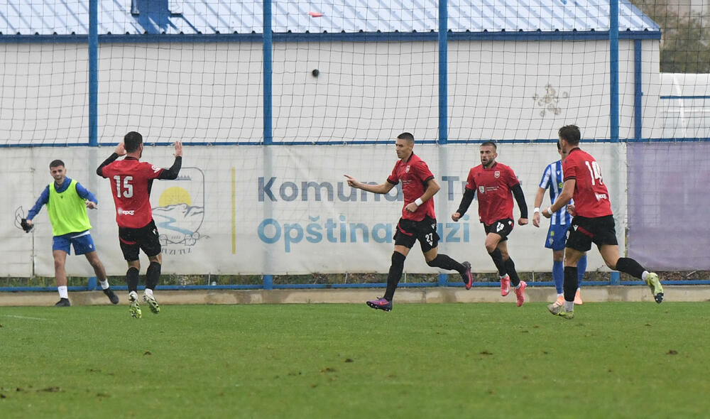 <p>Interesantan meč viđen je u Tuzima, sa pet golova, što nije baš karakteristično u meču u kojem se sastaju dva favorita takmičenja, a nemaju pravo na popravni</p>