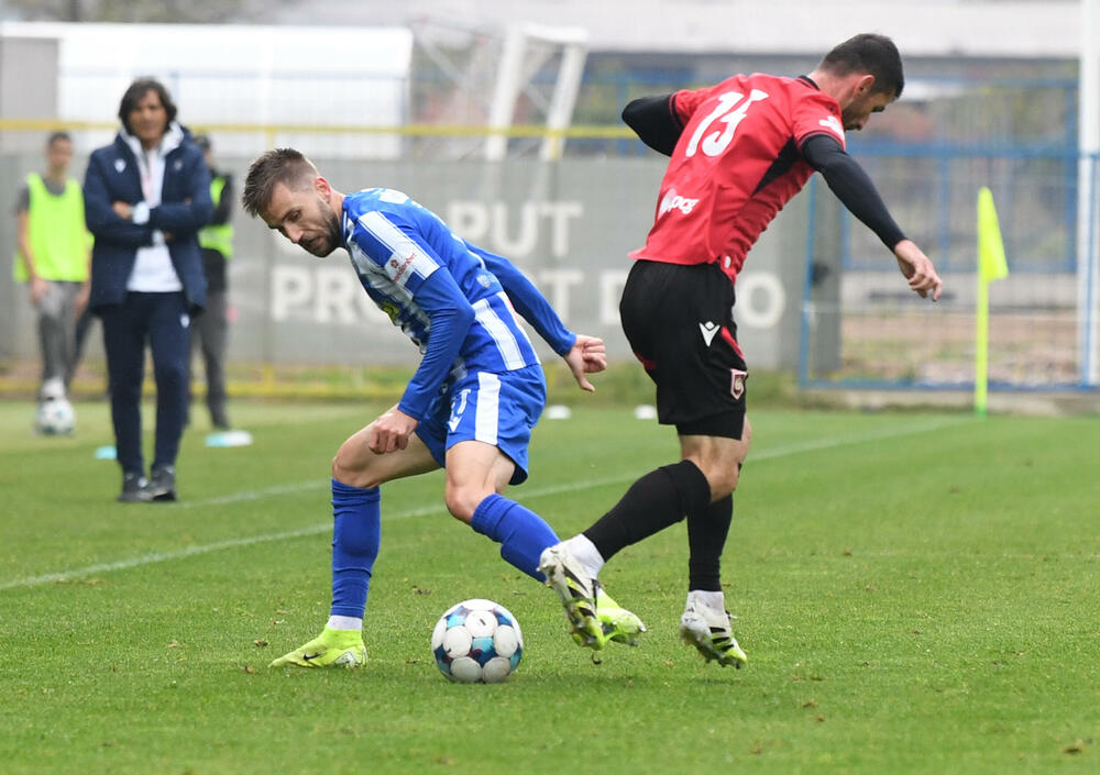 <p>Interesantan meč viđen je u Tuzima, sa pet golova, što nije baš karakteristično u meču u kojem se sastaju dva favorita takmičenja, a nemaju pravo na popravni</p>