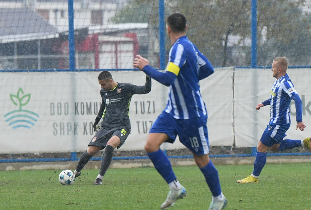 <p>Interesantan meč viđen je u Tuzima, sa pet golova, što nije baš karakteristično u meču u kojem se sastaju dva favorita takmičenja, a nemaju pravo na popravni</p>