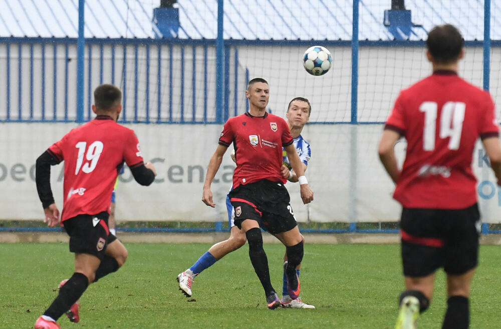 <p>Interesantan meč viđen je u Tuzima, sa pet golova, što nije baš karakteristično u meču u kojem se sastaju dva favorita takmičenja, a nemaju pravo na popravni</p>