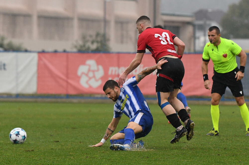 <p>Interesantan meč viđen je u Tuzima, sa pet golova, što nije baš karakteristično u meču u kojem se sastaju dva favorita takmičenja, a nemaju pravo na popravni</p>