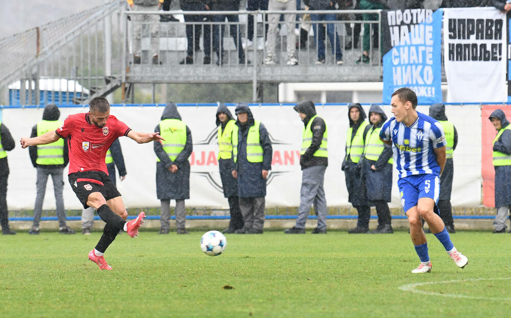 <p>Interesantan meč viđen je u Tuzima, sa pet golova, što nije baš karakteristično u meču u kojem se sastaju dva favorita takmičenja, a nemaju pravo na popravni</p>