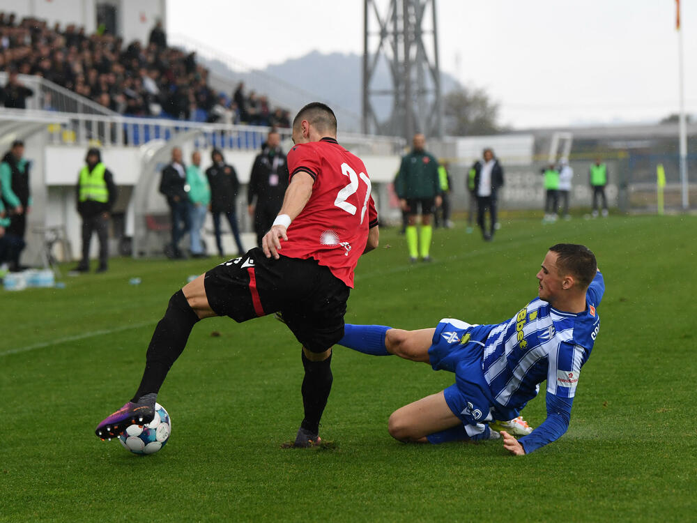 <p>Interesantan meč viđen je u Tuzima, sa pet golova, što nije baš karakteristično u meču u kojem se sastaju dva favorita takmičenja, a nemaju pravo na popravni</p>