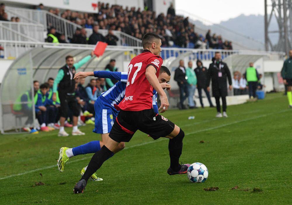 <p>Interesantan meč viđen je u Tuzima, sa pet golova, što nije baš karakteristično u meču u kojem se sastaju dva favorita takmičenja, a nemaju pravo na popravni</p>