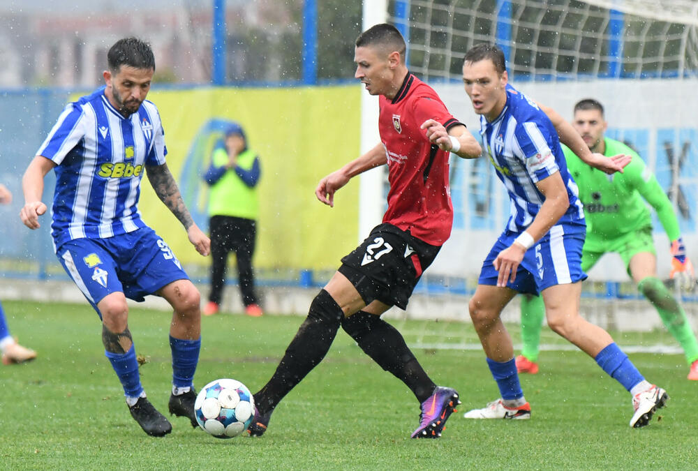 <p>Interesantan meč viđen je u Tuzima, sa pet golova, što nije baš karakteristično u meču u kojem se sastaju dva favorita takmičenja, a nemaju pravo na popravni</p>