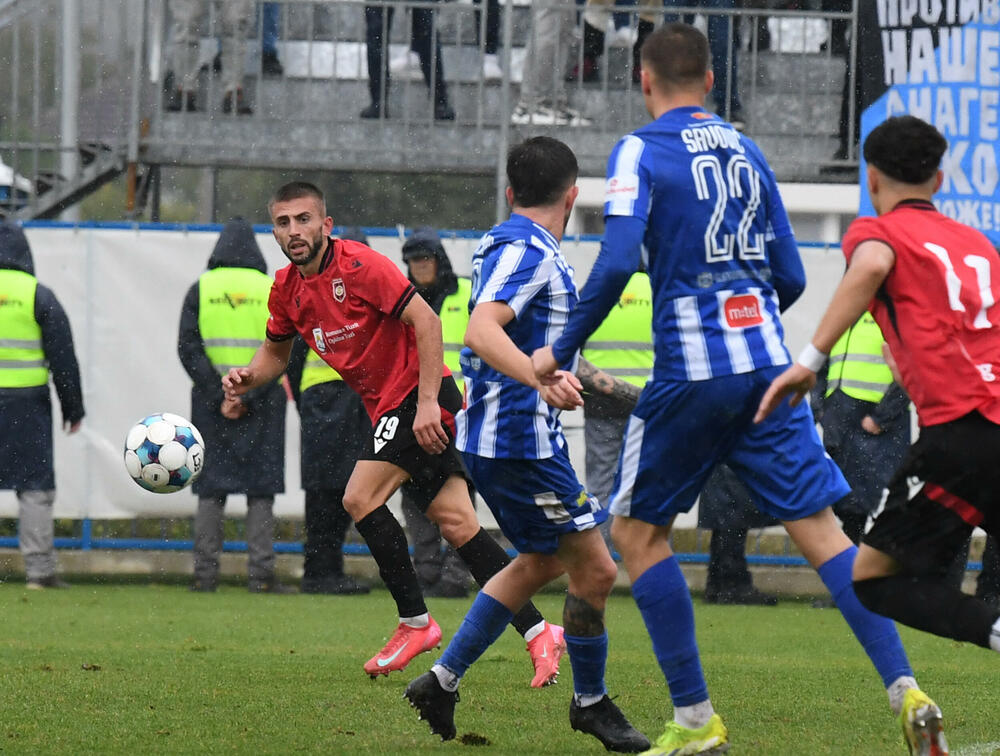 <p>Interesantan meč viđen je u Tuzima, sa pet golova, što nije baš karakteristično u meču u kojem se sastaju dva favorita takmičenja, a nemaju pravo na popravni</p>