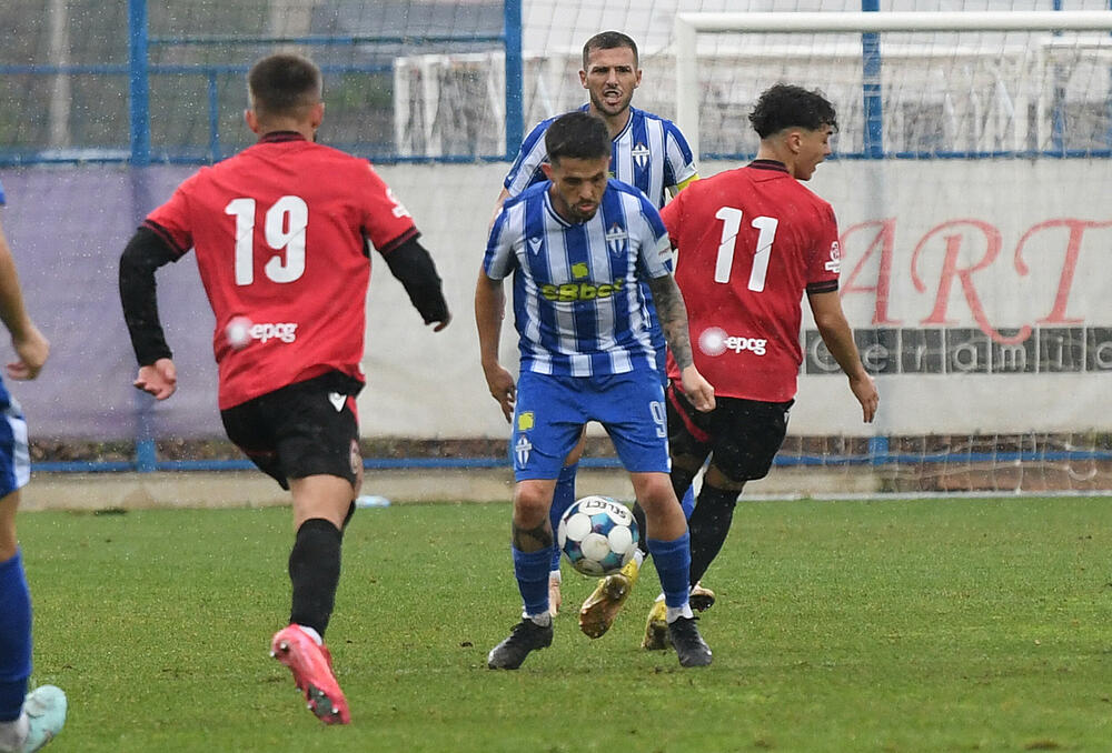 <p>Interesantan meč viđen je u Tuzima, sa pet golova, što nije baš karakteristično u meču u kojem se sastaju dva favorita takmičenja, a nemaju pravo na popravni</p>