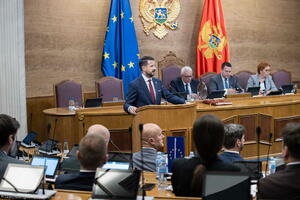 "Izaberite sudije bez odlaganja": Evropska komisija pozvala na...