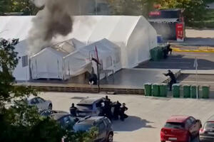 Vučić tvrdi da su požar i pucnjava u 'Ćacilendu' kod Skupštine...