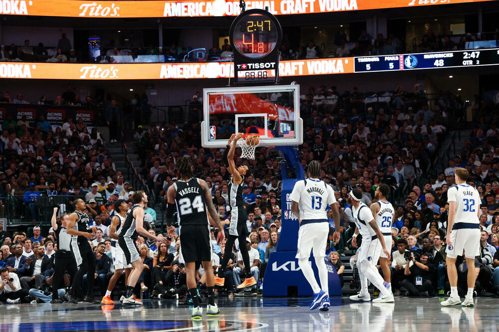 Vambanjama zakuvaca koš Dalasa, Foto: Reuters