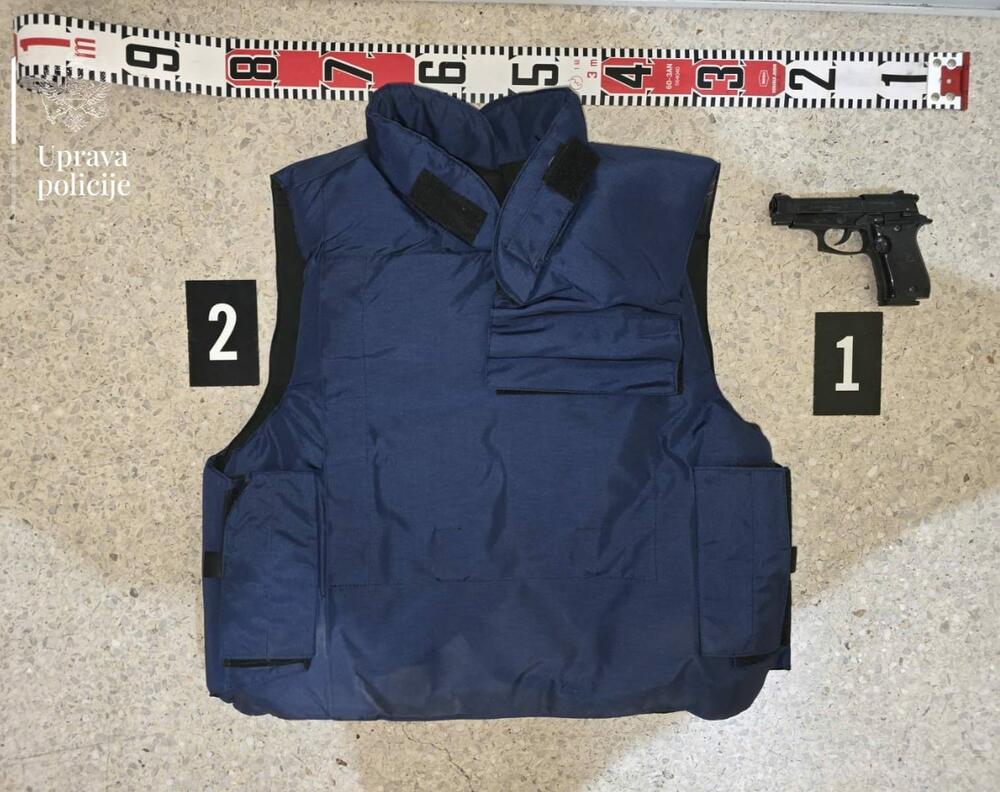 <p>Službenici policije u Bijelom Polju, Beranama i Rožajama obavili pretrese u sklopu pojačanih aktivnosti u odnosu na operativno interesantne osobe i članove organizovanih kriminalnih grupa</p>