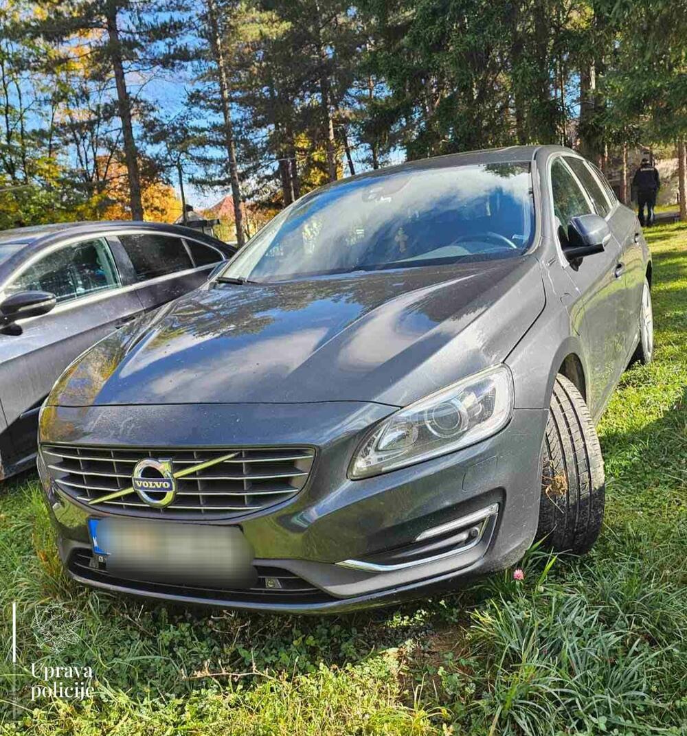 <p>Službenici policije u Bijelom Polju, Beranama i Rožajama obavili pretrese u sklopu pojačanih aktivnosti u odnosu na operativno interesantne osobe i članove organizovanih kriminalnih grupa</p>