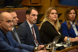 Svi bi da kontrolišu tužilaštvo