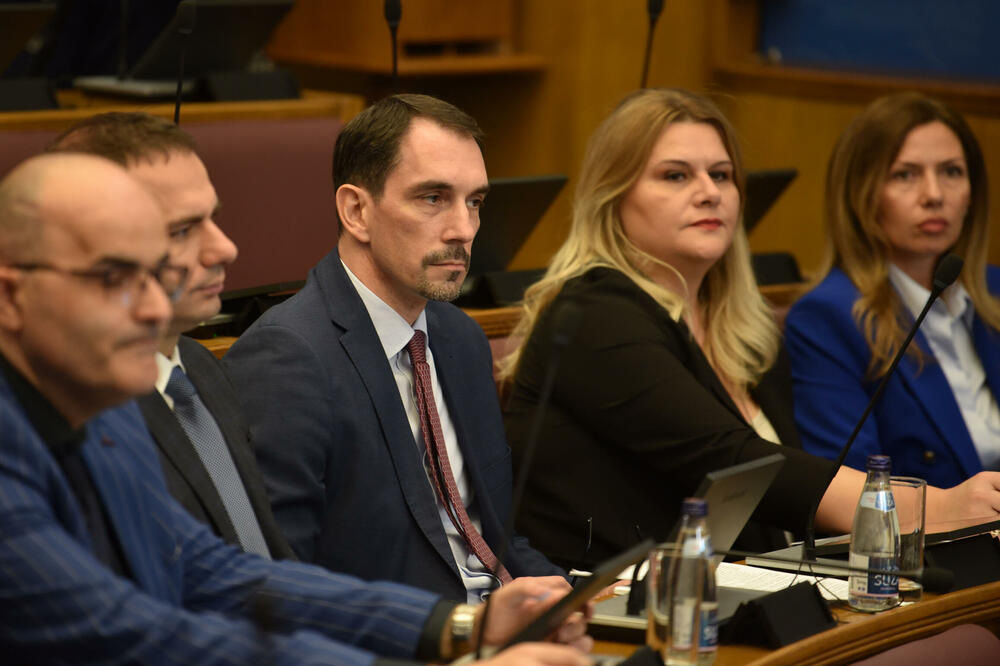 Milorad Marković na sjednici Skupštine, Foto: Boris Pejović