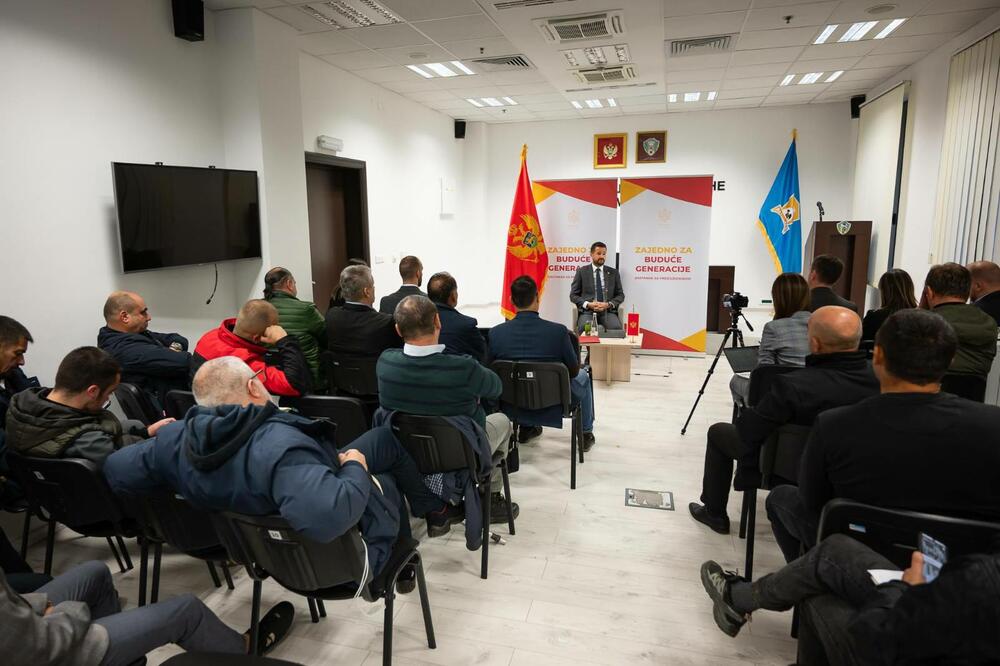 Milatović u razgovoru sa građanima Mojkovca, Foto: Kancelarija za odnose s javnošću predsjednika Crne Gore