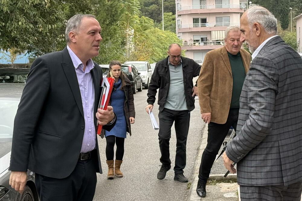 Sindikalni lideri su juče više sati razgovarali sa predstavnicima prosvjetnog i resora finansija Foto: Nikola Saveljić, Foto: Nikola Saveljić