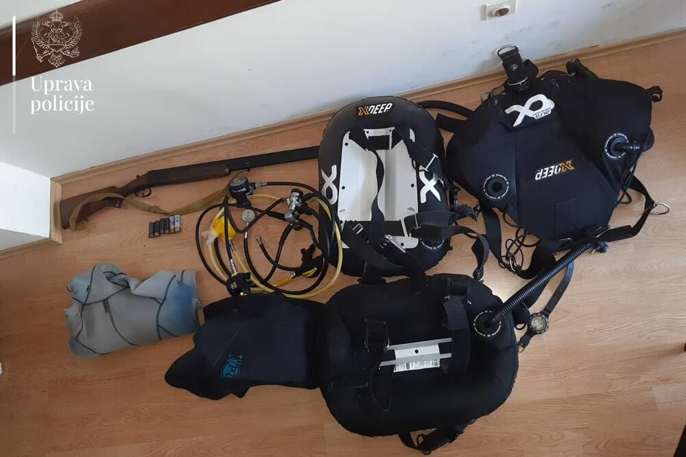 Pronađeno oružje i oprema, Foto: Uprava policije
