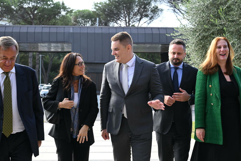 Šahmanović u posjeti operativnom centru, Foto: Ministarstvo energetike i rudarstva