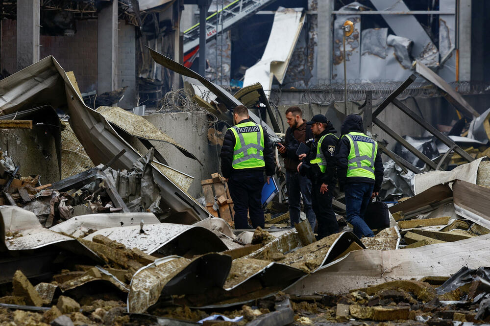 <p>Prema navodima gradskih vlasti, napad u Kijevu izazvao je više požara i oštetio stambenu infrastrukturu, uključujući i jedan vrtić</p>