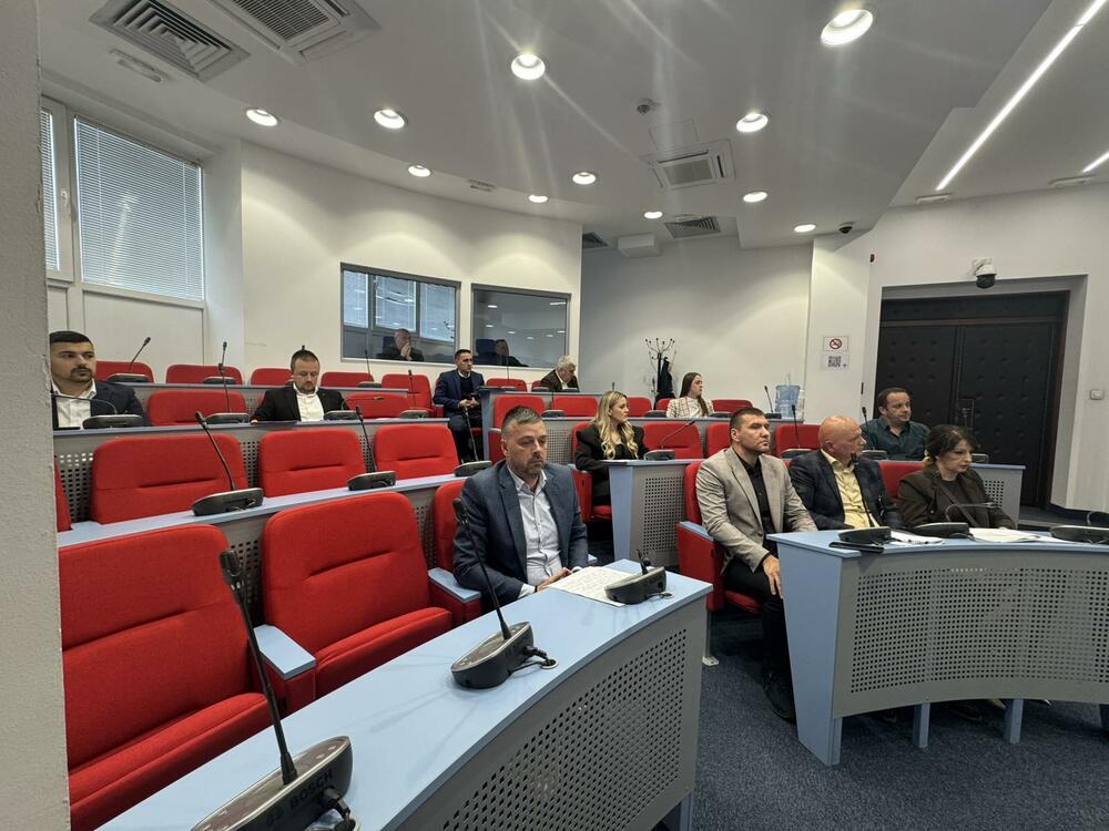 <p>Sjednica SO Bijelo Polje je nakon glasanja o rebalansu budžeta prekinuta, a datum nastavka će biti naknadno zakazan</p>